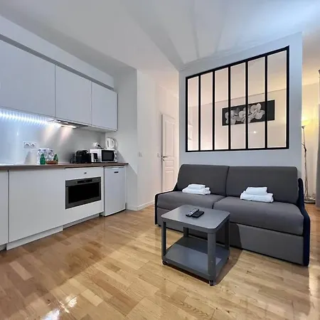 Grand 2 Pers Republique Bastille 3 * Paris